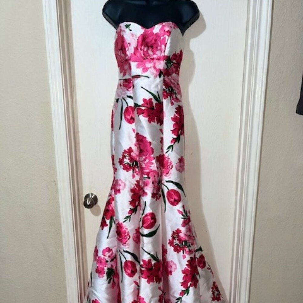 Size 1 B. Smart Tube bodycon Mermaid Style Floral Formal